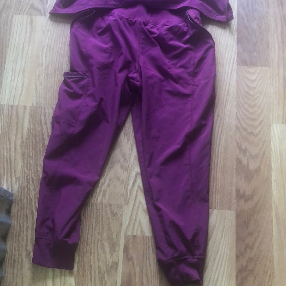 Scrub set